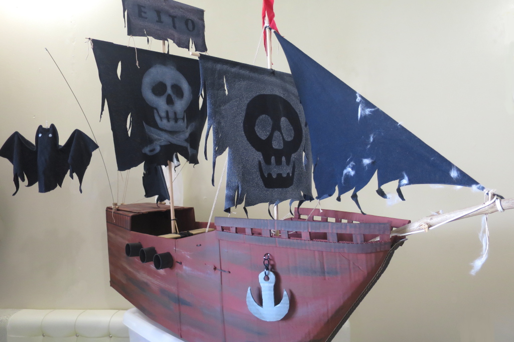 海賊船と衣装の作り方 ダンボールと古着で子供用の手作りハロウィン衣装