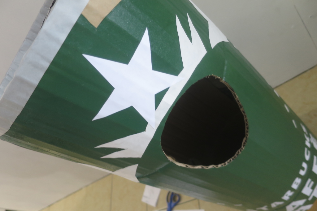 手作りダンボール・ハロウィン衣装【着れるスターバックスの缶とドリンク】の作り方