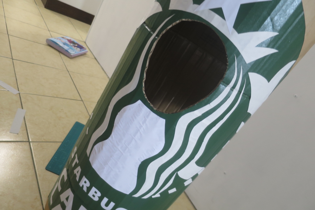手作りダンボール・ハロウィン衣装【着れるスターバックスの缶とドリンク】の作り方
