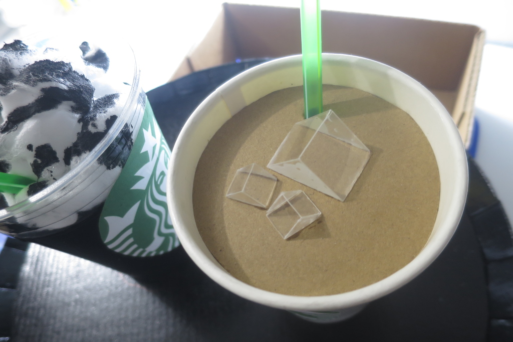 手作りダンボール・ハロウィン衣装【着れるスターバックスの缶とドリンク】の作り方