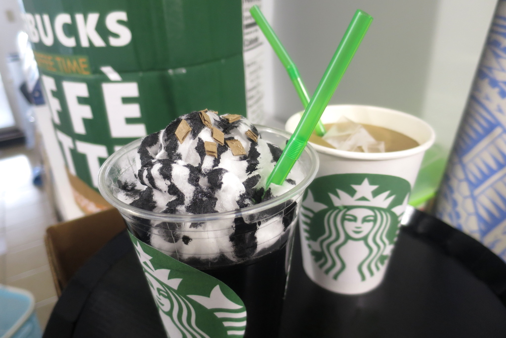 手作りダンボール・ハロウィン衣装【着れるスターバックスの缶とドリンク】の作り方